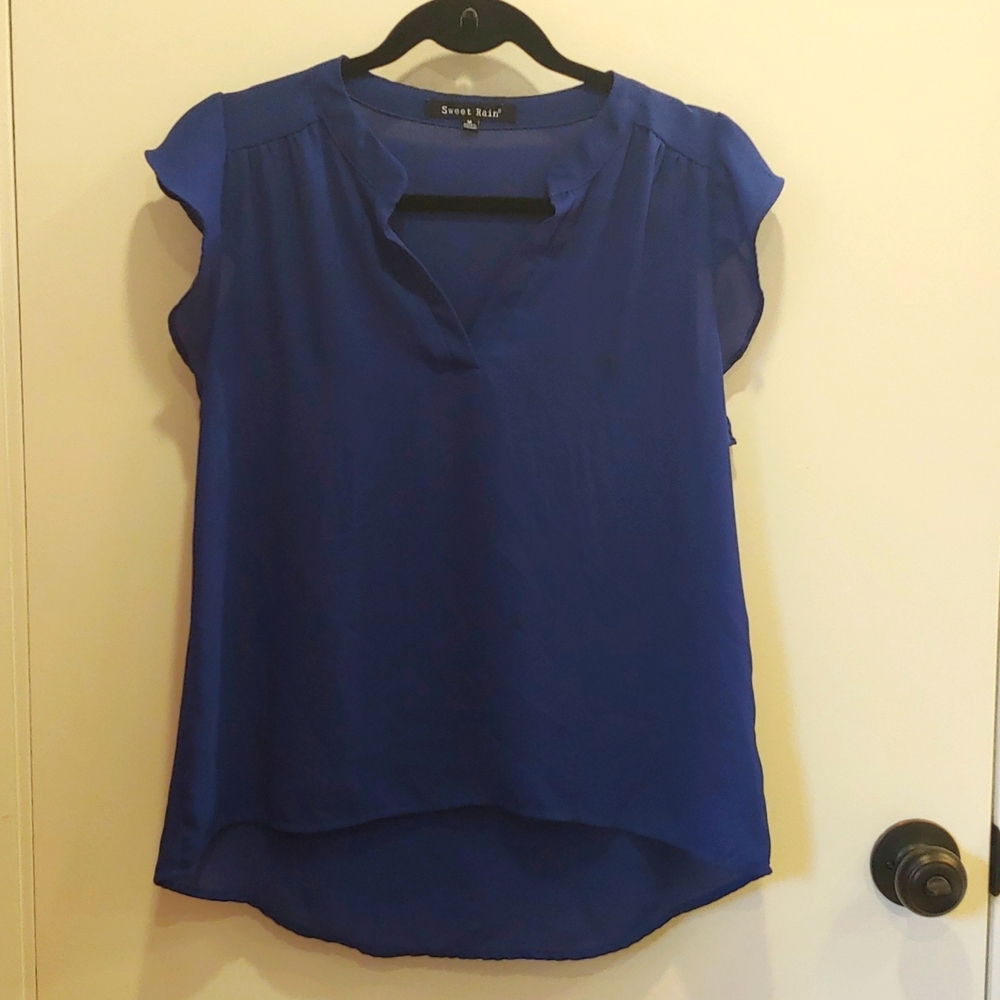 Sweet rain brand top size medium. Blue